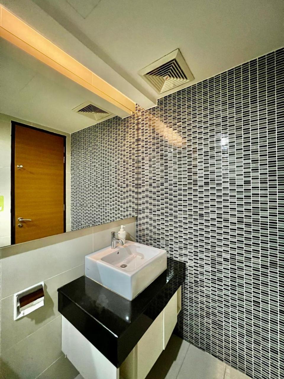 Couple Suite At Casa Residency 5 Mins Walk To Lrt, Jalan Alor & Bukit Bintang Kuala Lumpur Esterno foto
